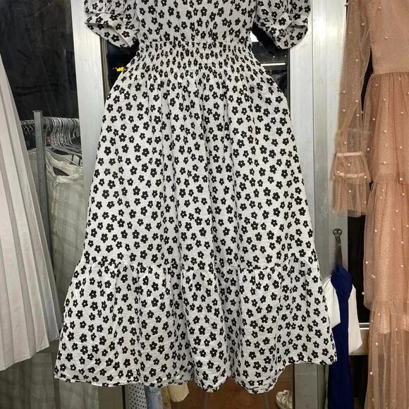 Black & White Floral Puff Sleeve Midi Dress - Picture 3 of 4